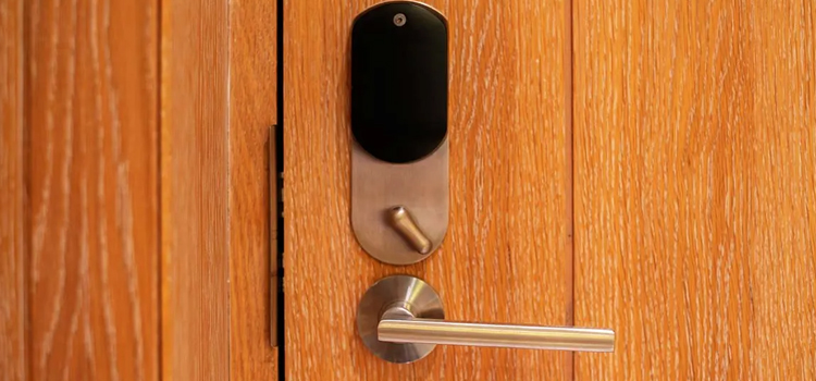 Automatic Locking Door Knob Pedley